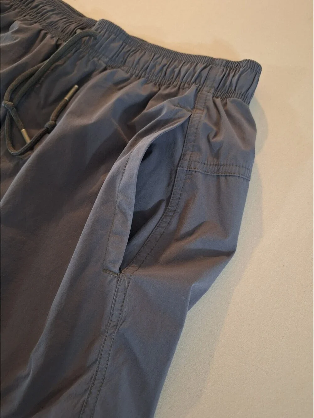 VRST Men’s Woven Dark Gray Nylon 5” Shorts Mesh Lined Size Small